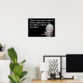 Voltaire-Zitat über Absurditäten und Gräueltaten Poster (Heimbüro)