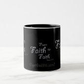 Vom Glauben zum Glauben Schwarz gotGod316.com Zweifarbige Tasse (Mittel)