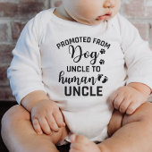 vom HundeOnkel zum menschlichen Onkel befördert Baby Strampler