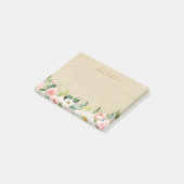 Vom Schreibtisch aus rosafarbene, bläuliche und ru Post-it Klebezettel (angewinkelt)