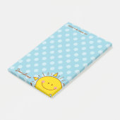 Vom Schreibtisch des Niedlichen kleinen glückliche Post-it Klebezettel (angewinkelt)