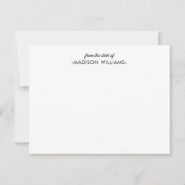 Vom Schreibtisch mit einfacher, moderner schwarzer Mitteilungskarte