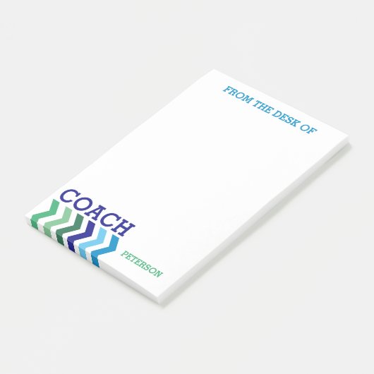 Vom Schreibtisch von Trainer männlichem Zickzack Post-it Klebezettel (angewinkelt)