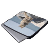 Vom Wind zerzauste Katze am Meer Foto Laptopschutzhülle (Vorne Knopf)