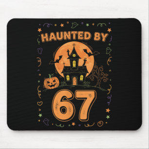 Von 67 lustigen Halloween-Geistern heimgesucht Mousepad