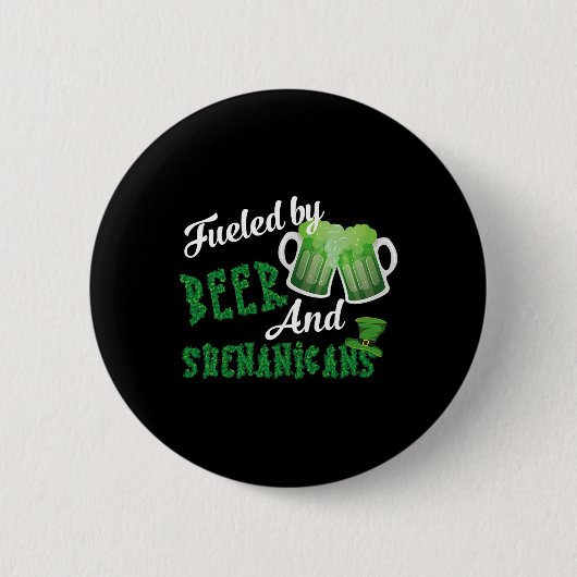 Von Bier und Shenanigans gespeist St. Patricks Day Button (Vorderseite)