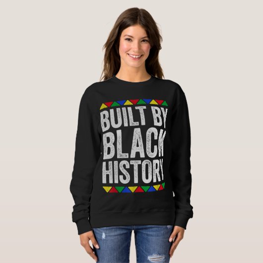 Von Black History Black Pride gebaut Sweatshirt (Vorne ganz)