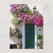 Von Blume umgebene Türe Postkarte (Vorderseite)