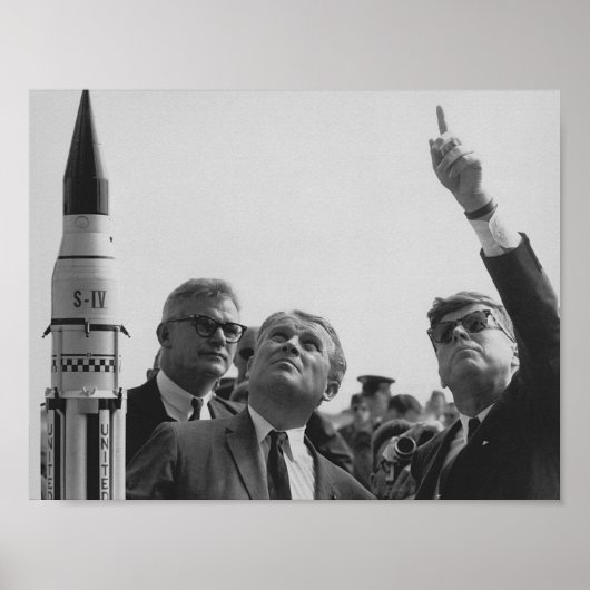 Von Braun und JFK auf dem Weg zum Himmel Poster (Vorne)