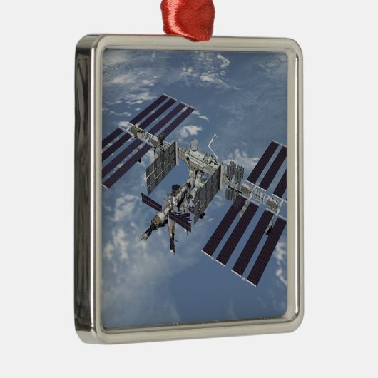 Von Computer generierte Ansicht 3 Silbernes Ornament (Rechts)