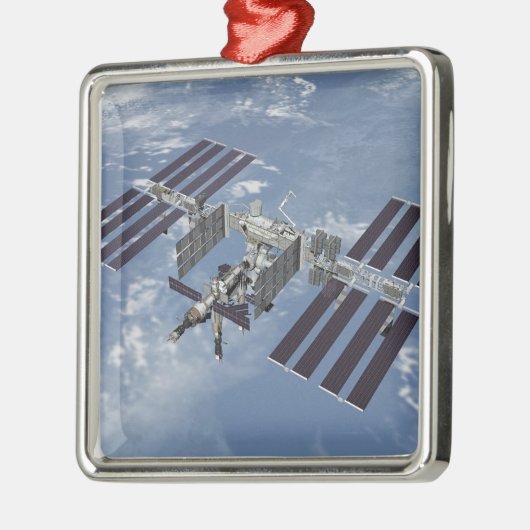 Von Computer generierte Ansicht 3 Silbernes Ornament (Links)