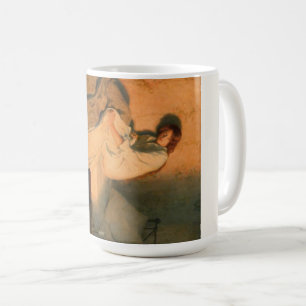 Von dem Feuer vor ihrem Bett gestörte Frau Kaffeetasse