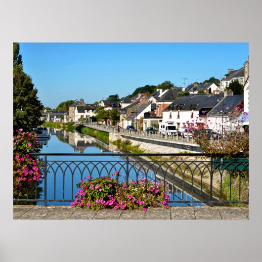 Von der Brücke bei Josselin in Frankreich sichtbar Poster (Vorne)