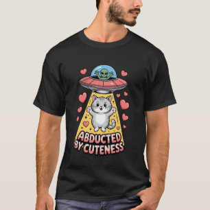 Von der Cuteness-Alien-Katze entführt Humor T-Shirt
