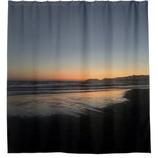 Von der Dämmerung bis zur Dämmerung am Foto. Duschvorhang (Vorderseite)