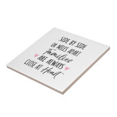 Von der Seite oder Meilen Apart Familien sind im H Fliese (Seite)