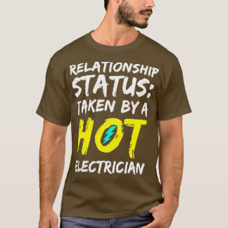Von einem Hot Electrician übernommen T-Shirt