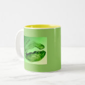 von einem Leprechaun geküsst Zweifarbige Tasse (Vorderseite Links)