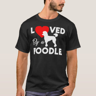 Von einem Poodle geliebt T-Shirt