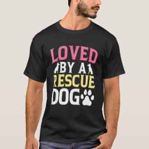 Von einem Rettungshund geliebt, wild lebende Tiere T-Shirt