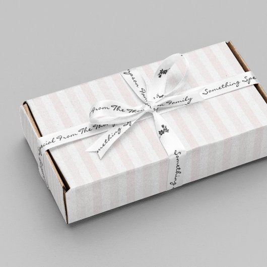 Von Familienname, der Skript in der weißen schwarz Satinband