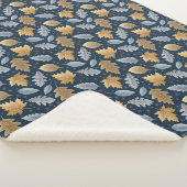 Von Frost verstaubte gefallene Winter-Blätter Sherpadecke (3/4)