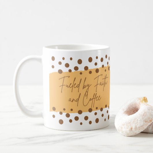 Von Glaube und Kaffee angetrieben Kaffeetasse (Mit Donut)