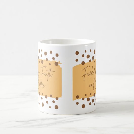 Von Glaube und Kaffee angetrieben Kaffeetasse (Mittel)