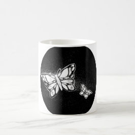 von Hand gezeichneter Schmetterling  Kaffeetasse