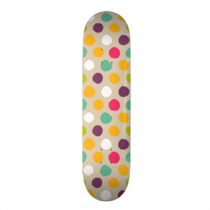 Von Hand gezeichnetes Tupfenmuster Skateboard