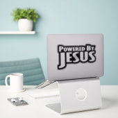 Von Jesus angetrieben Aufkleber (Laptop auf Schreibtisch)