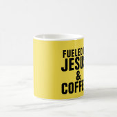 VON JESUS UND KAFFEE BEKRÄFTIGT KAFFEETASSE (Mittel)