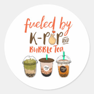 Von K-Pop und Bubble Tea gespeist, lustiger Boba L Runder Aufkleber