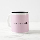 Von Kaffee angetrieben... Zweifarbige Tasse (Vorderseite Links)