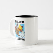 Von Kaffee gefickt, flatternder Tortoise Cartoon Zweifarbige Tasse (Vorderseite Links)