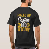 Von Kaffee und Bitcoin gespeist T-Shirt (Rückseite)