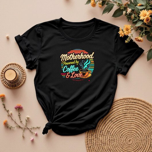 Von Kaffee und Liebe angetrieben | Mama Hustle T-Shirt