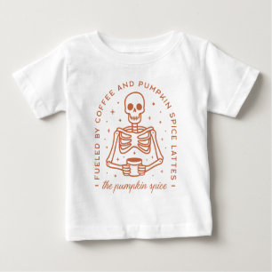 Von Kaffee und Pumpkinspülung gespeist Baby T-shirt