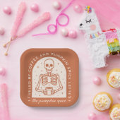 Von Kaffee und Pumpkinspülung gespeist Pappteller (Party)