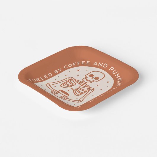 Von Kaffee und Pumpkinspülung gespeist Pappteller (Gewinkelt)