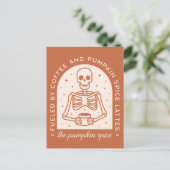 Von Kaffee und Pumpkinspülung gespeist Postkarte (Stehend Vorderseite)