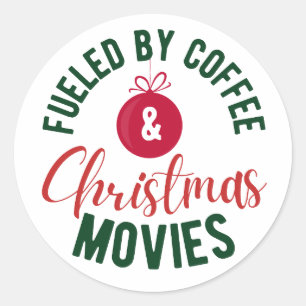 Von Kaffee und Weihnachtsfilmen gespeist Runder Aufkleber