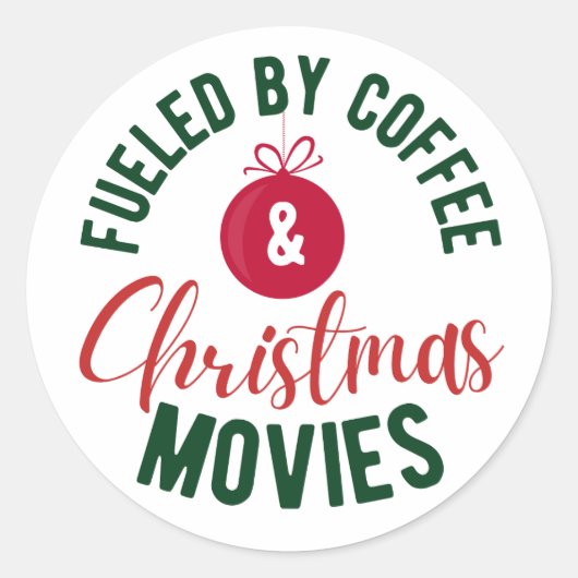 Von Kaffee und Weihnachtsfilmen gespeist Runder Aufkleber (Vorderseite)