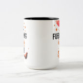Von Kaffee und Zaubern gespeist | Hexchy Fall Zweifarbige Tasse (Mittel)