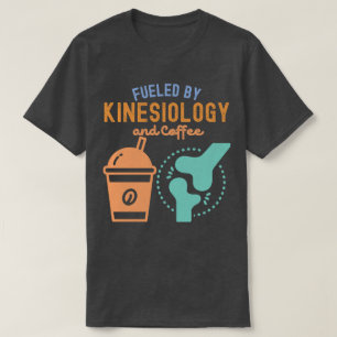 Von Kinesiologie und Kaffee gespeist T-Shirt