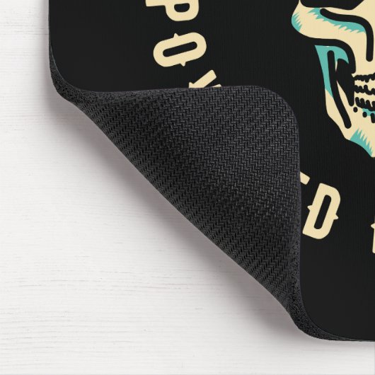 Von Koffein angetrieben - Schädelenergie Mousepad (Ecke)