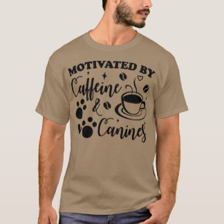 von Koffein und Hunden motiviert T-Shirt
