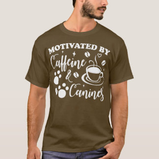 von Koffein und Hunden motivierte T-Shirt