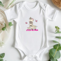Von Mama verwöhnt - Niedliche Mama und Baby Giraff