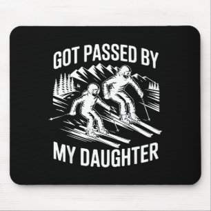 Von meiner Tochter beim Skifahren überholt, Retro- Mousepad